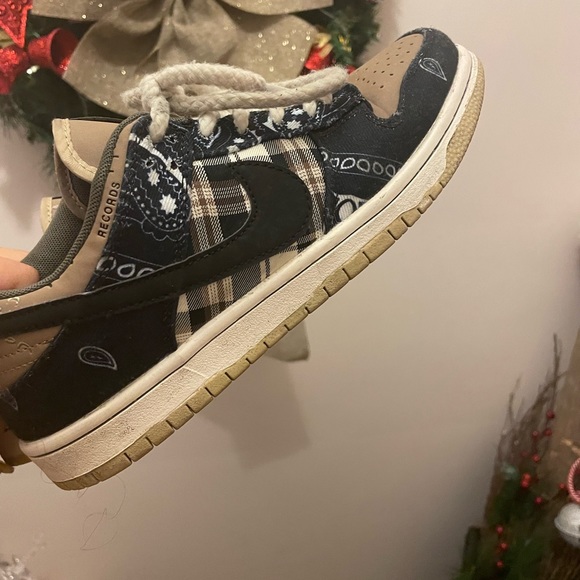 Travis Scoot x Nike SB Dunk Low. Size woman’s 8.5. Got it in August 2022- StockX - Picture 3 of 7